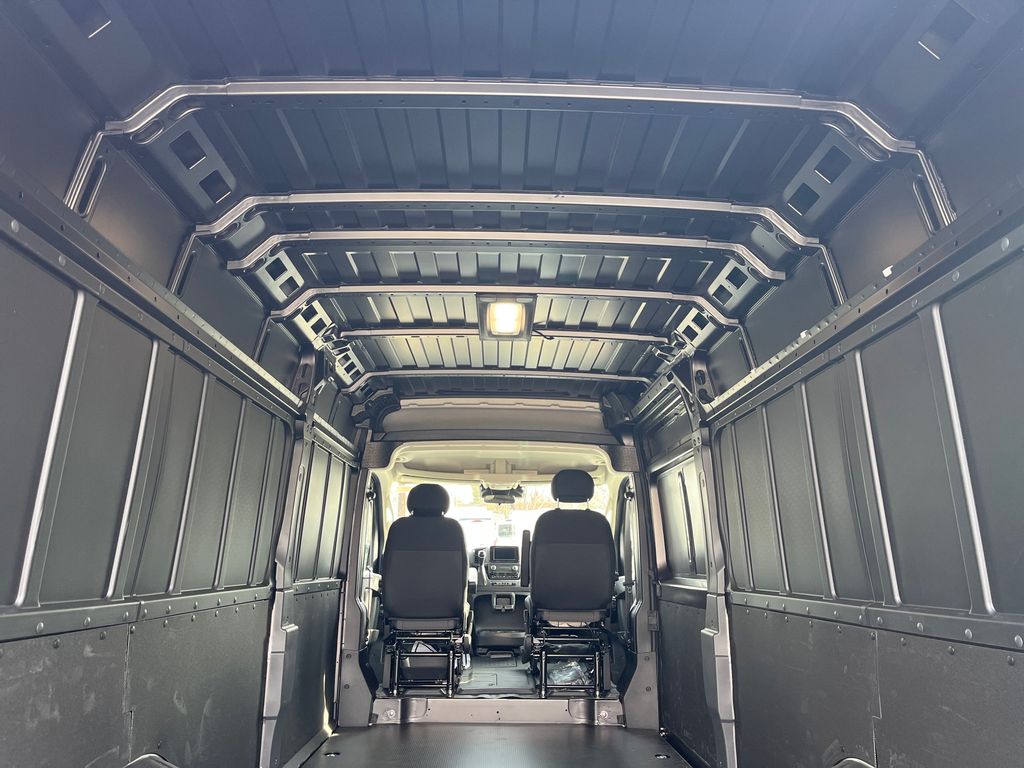 Vehicle image 24 of 40