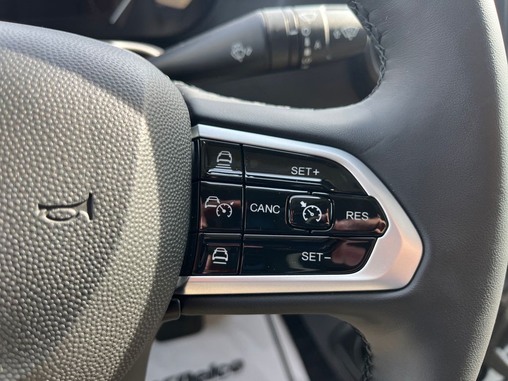 Vehicle image 29 of 40