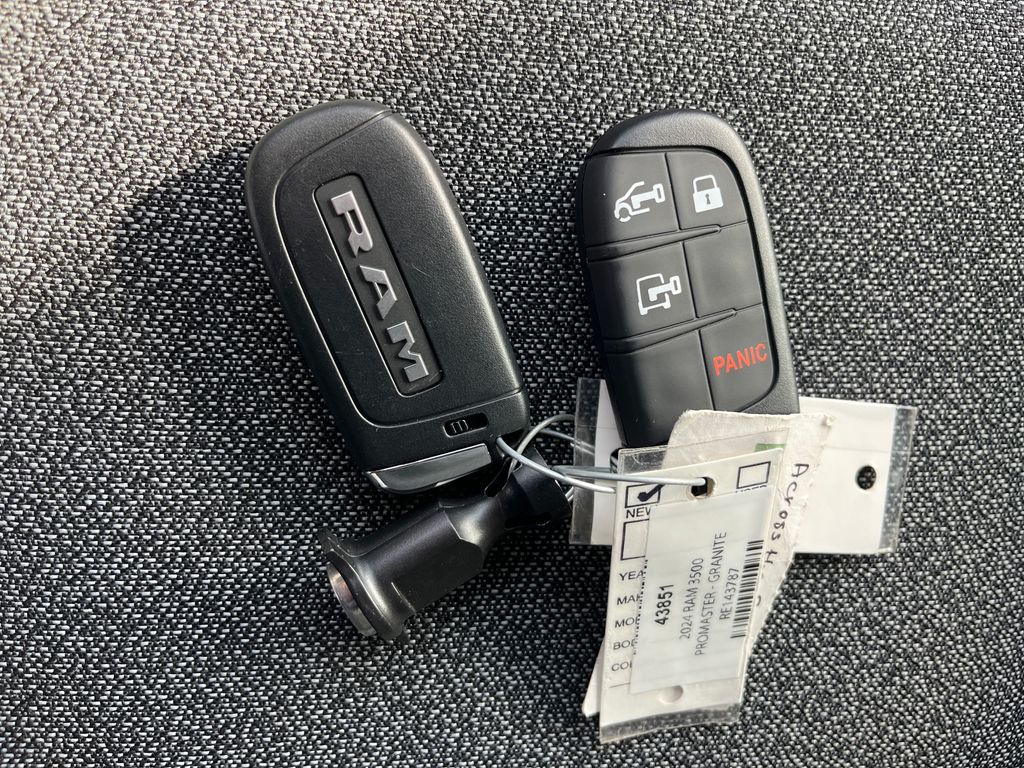 Vehicle image 39 of 40