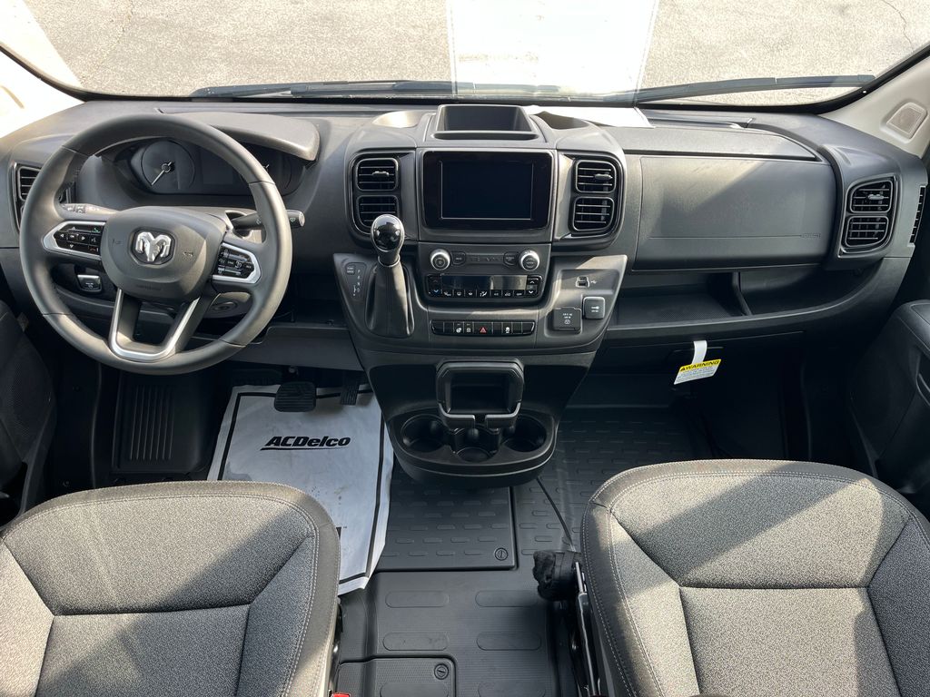 Vehicle image 27 of 40