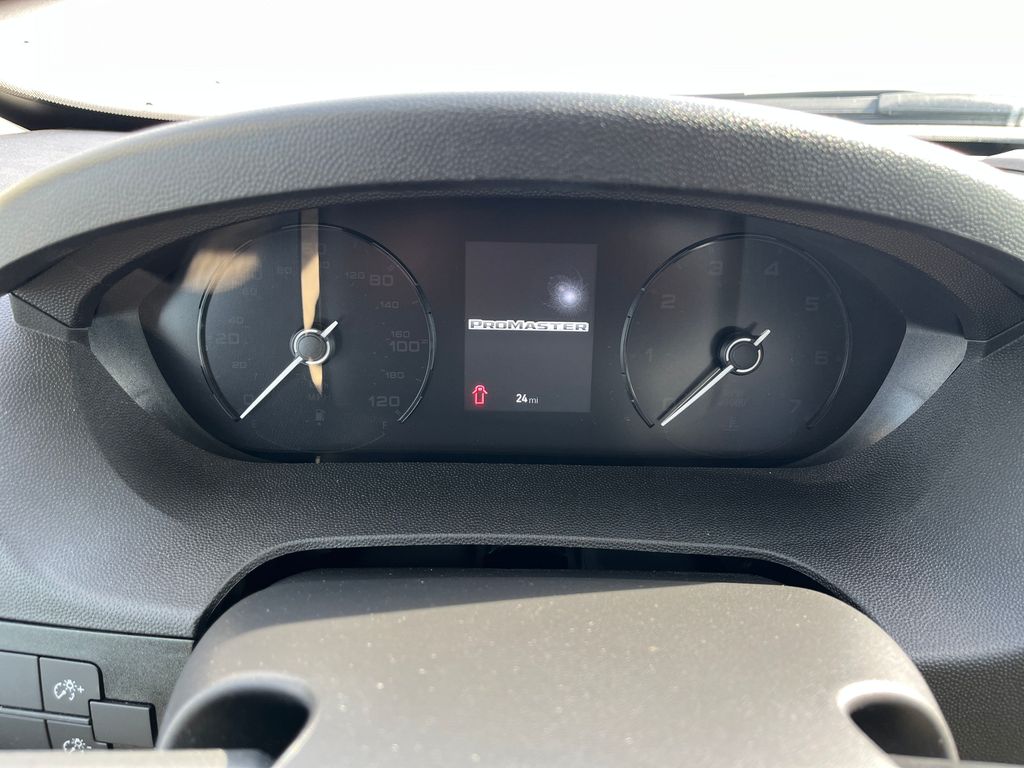 Vehicle image 32 of 40