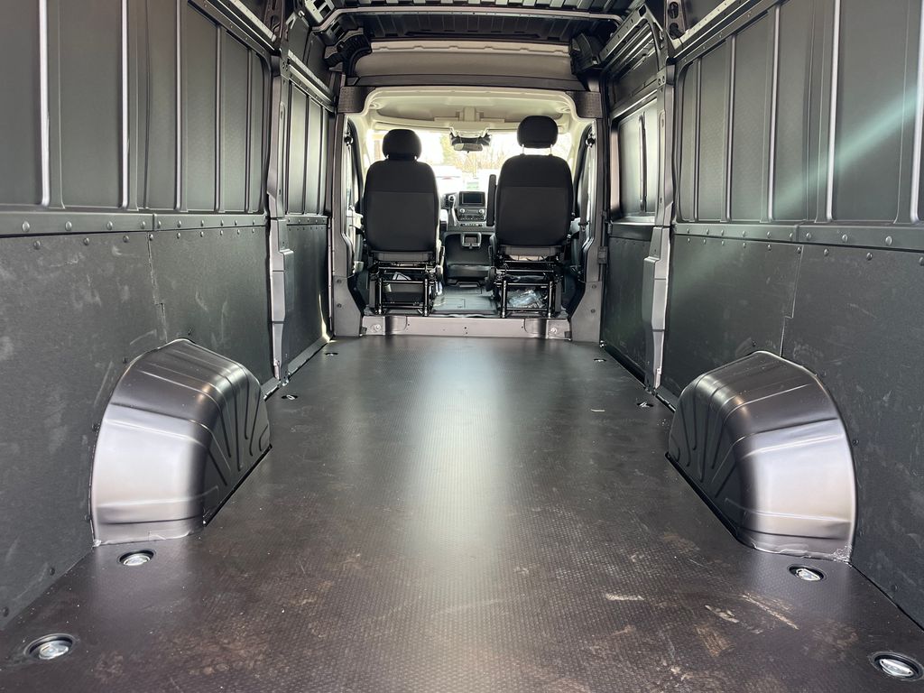 Vehicle image 23 of 40