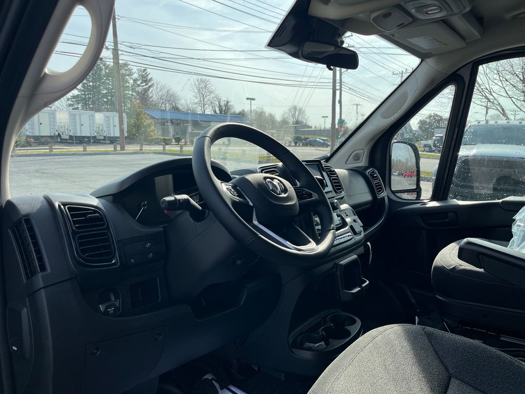 Vehicle image 10 of 40