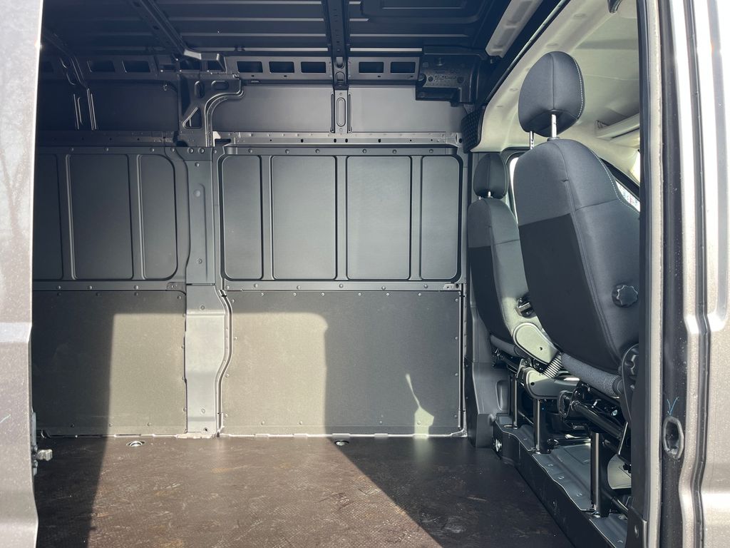 Vehicle image 20 of 40