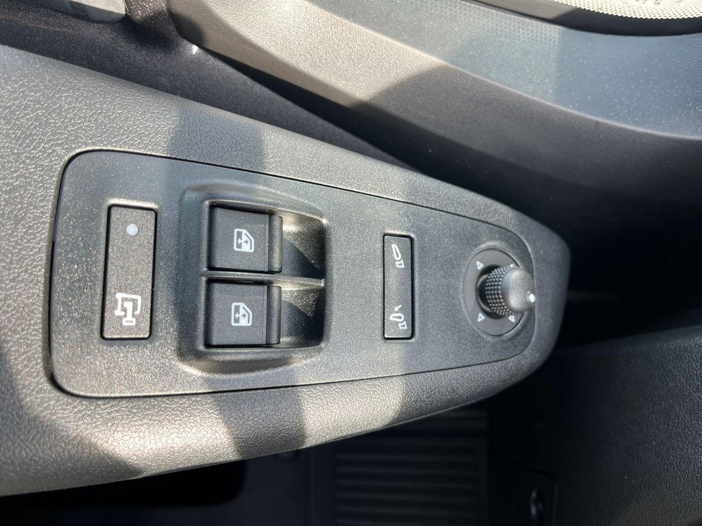 Vehicle image 26 of 40