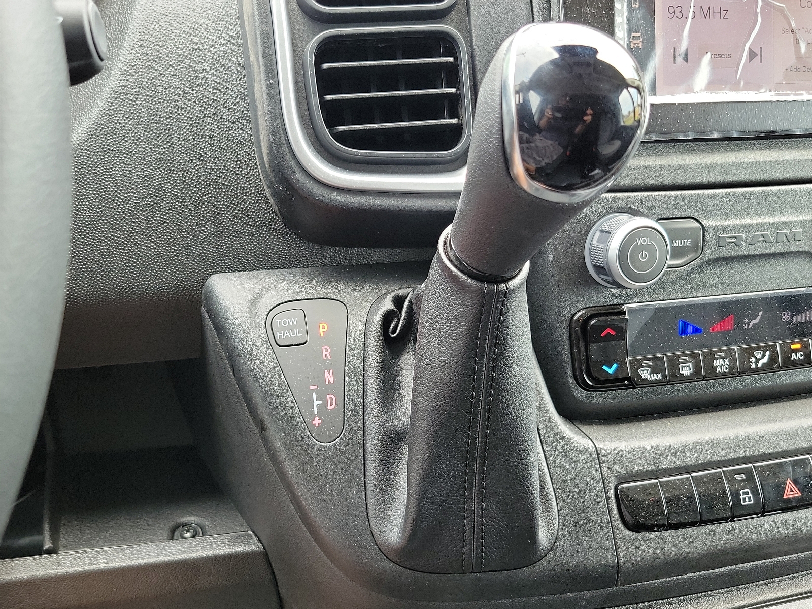Vehicle image 16 of 20