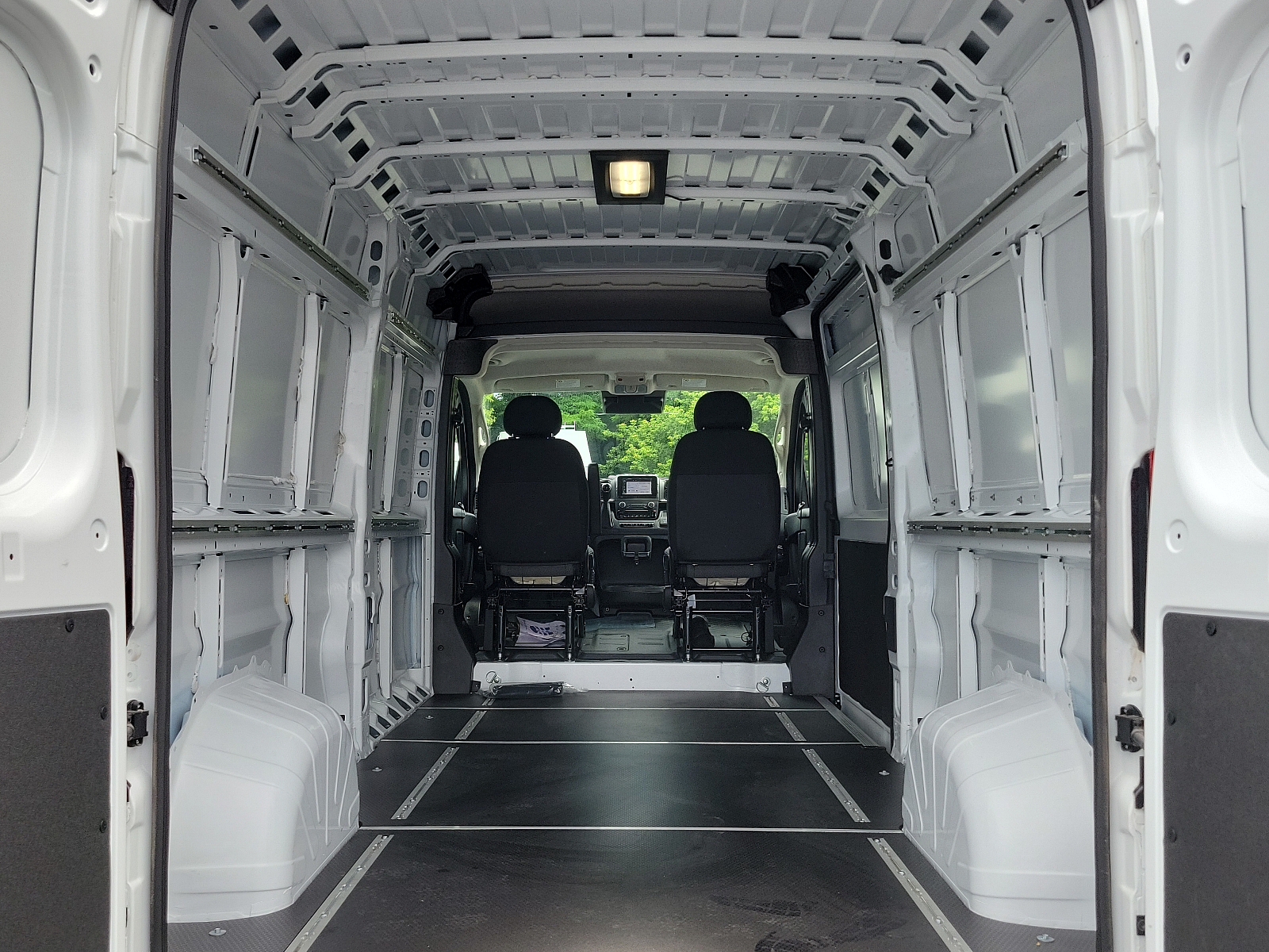 Vehicle image 19 of 20