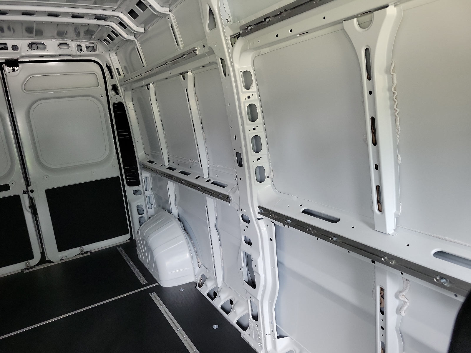 Vehicle image 14 of 20