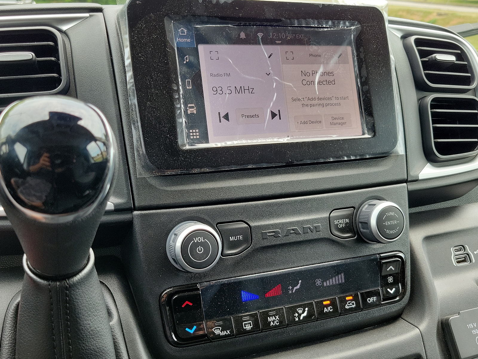 Vehicle image 17 of 20