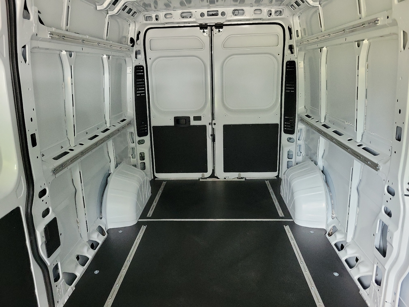 Vehicle image 13 of 20