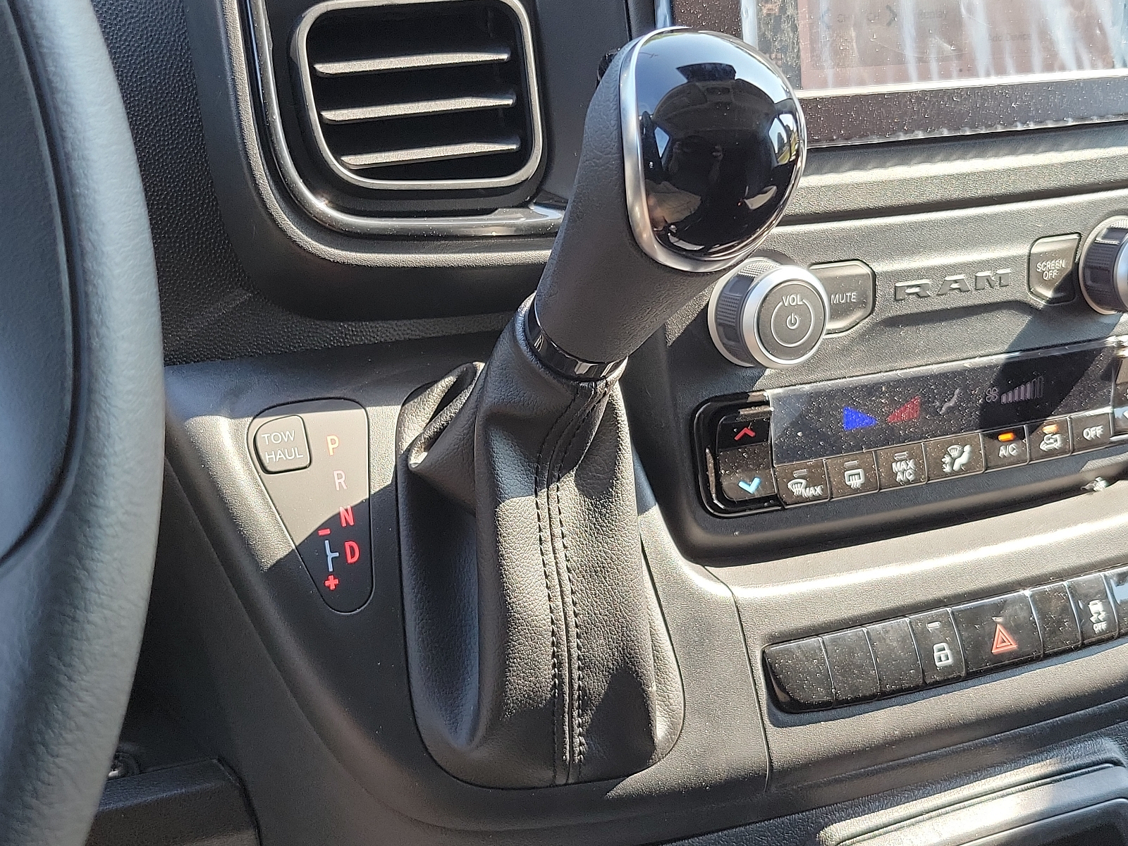 Vehicle image 16 of 20