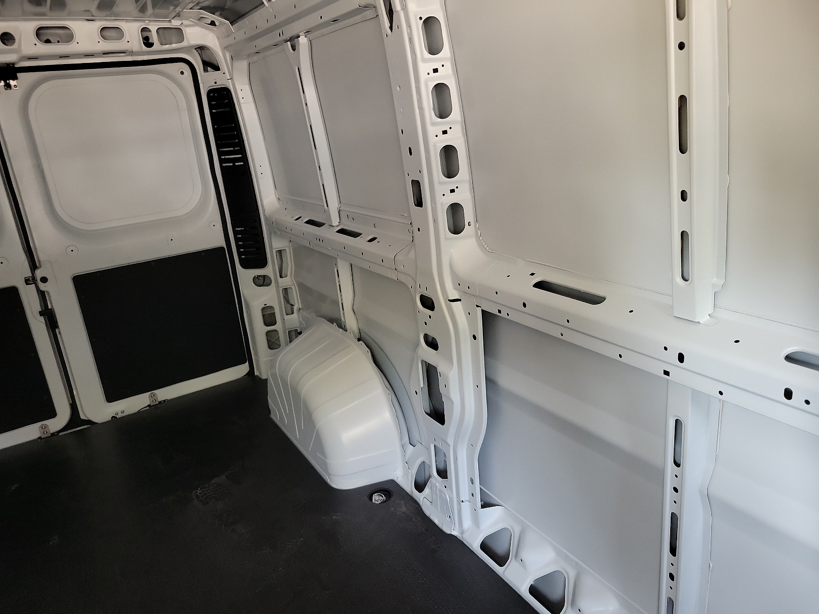 Vehicle image 14 of 20