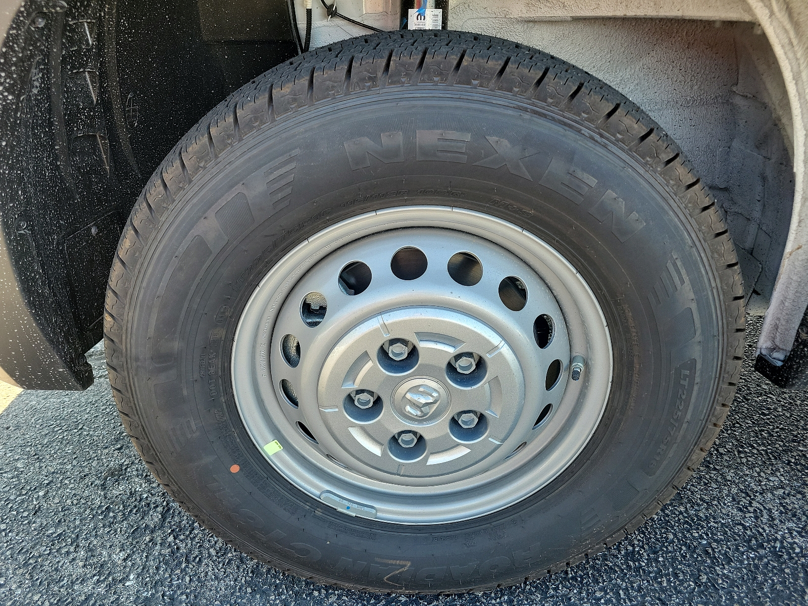 Vehicle image 19 of 21