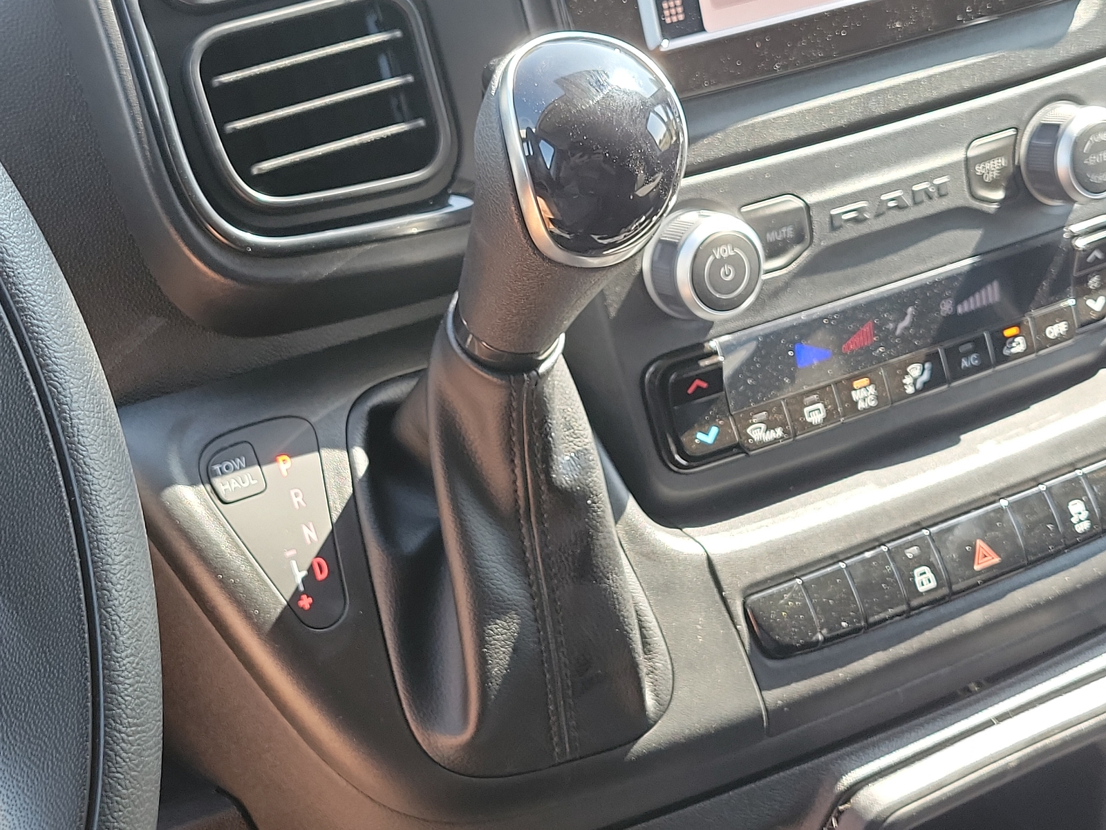 Vehicle image 17 of 21