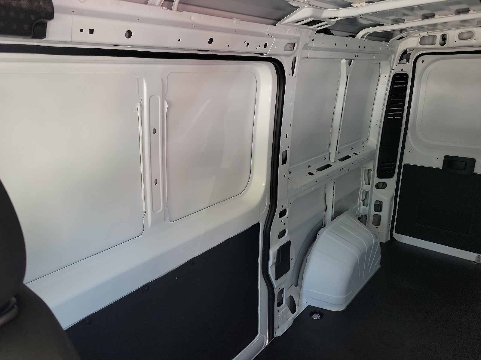 Vehicle image 12 of 21