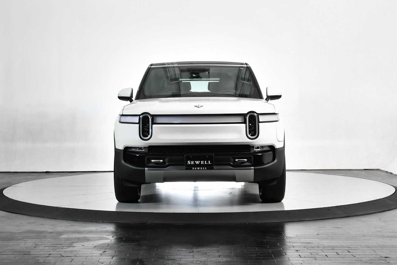 2024 Rivian R1S Adventure Image 3 of 25