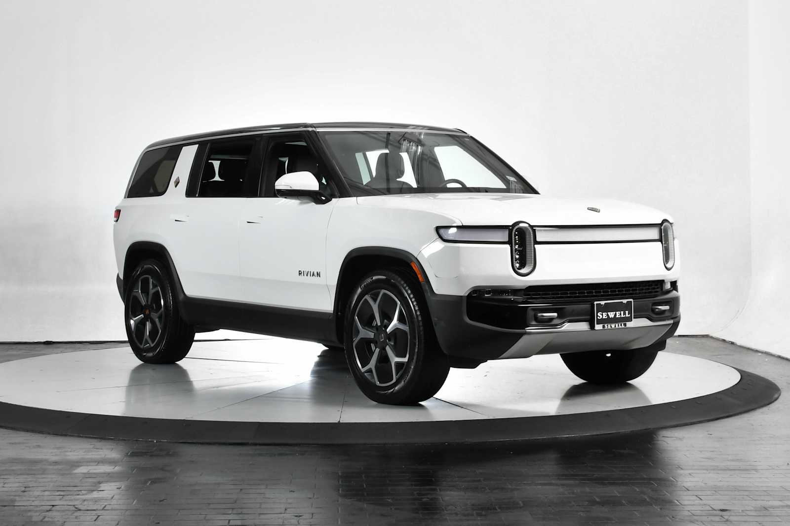 2024 Rivian R1S Adventure Image 1 of 25