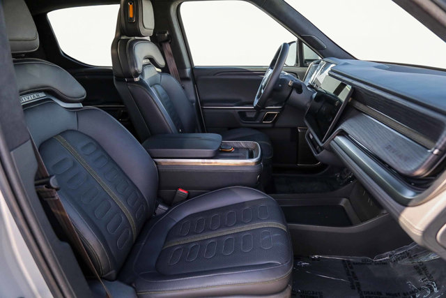 2024 Rivian R1T Adventure Image 10 of 27