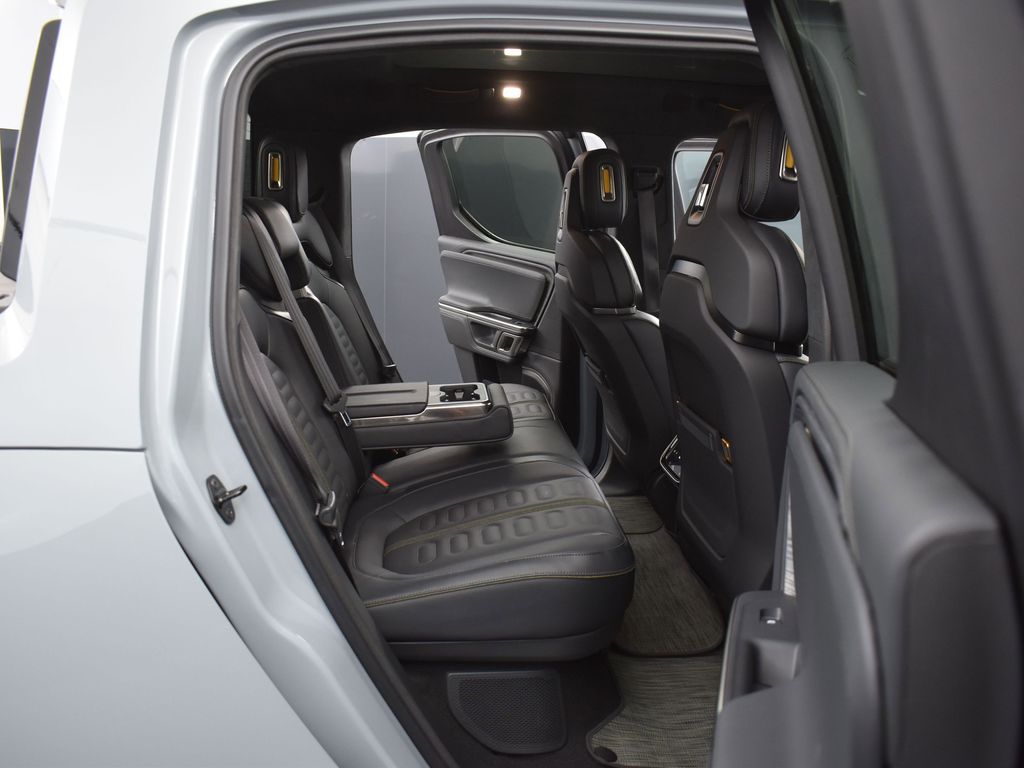 2024 Rivian R1T Adventure Image 20 of 40