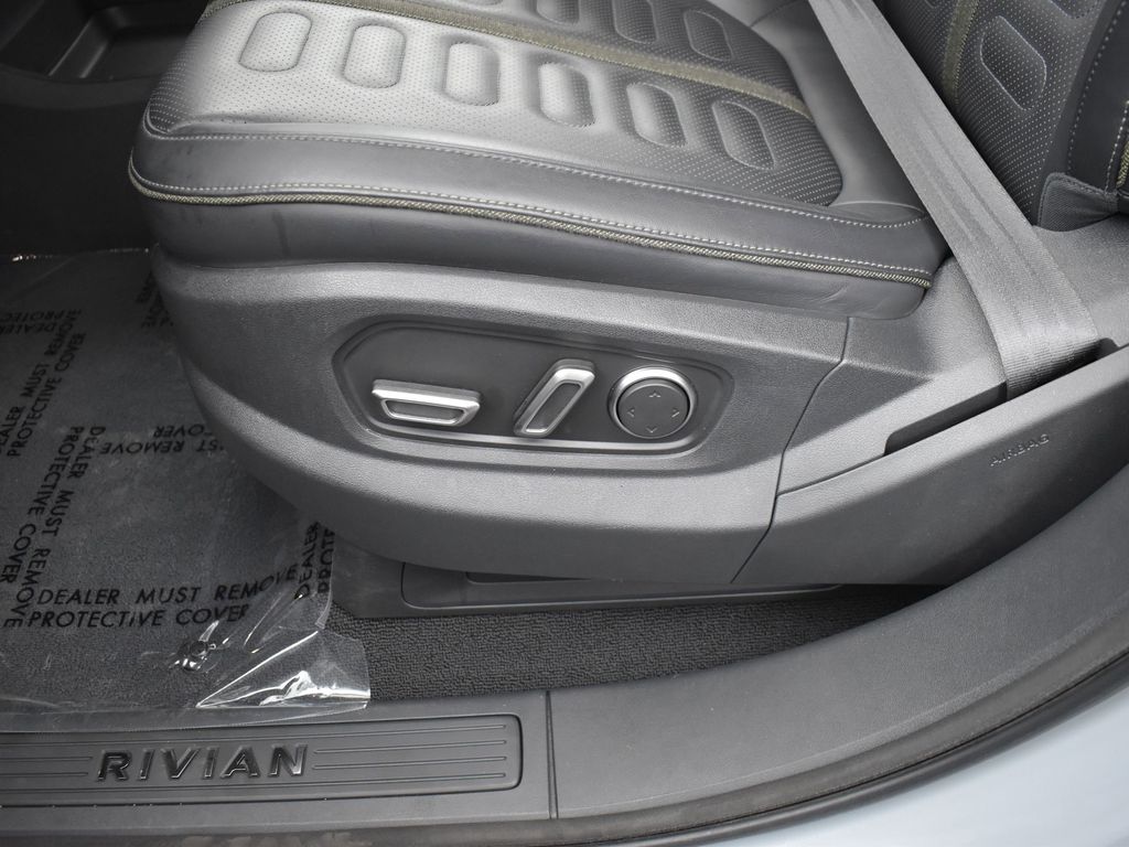 2024 Rivian R1T Adventure Image 19 of 40