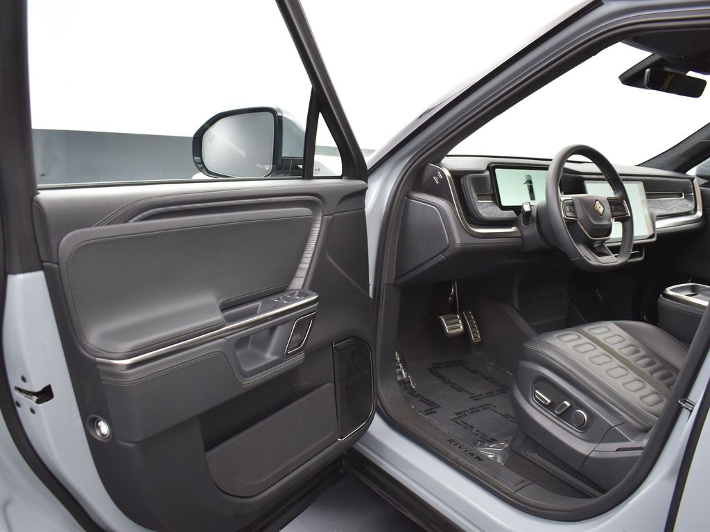 2024 Rivian R1T Adventure Image 25 of 40