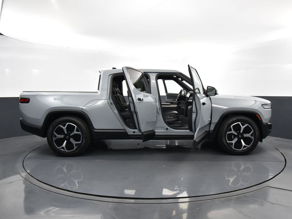 2024 Rivian R1T Adventure Image 8 of 40