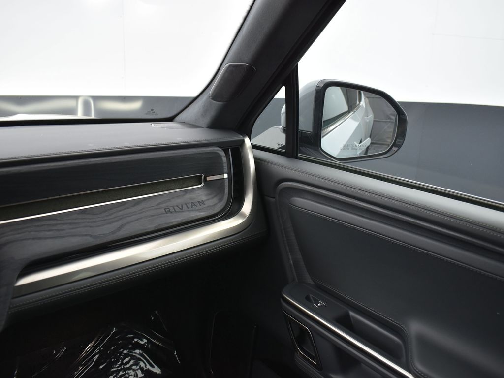 2024 Rivian R1T Adventure Image 26 of 40