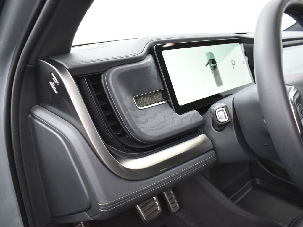 2024 Rivian R1T Adventure Image 29 of 40