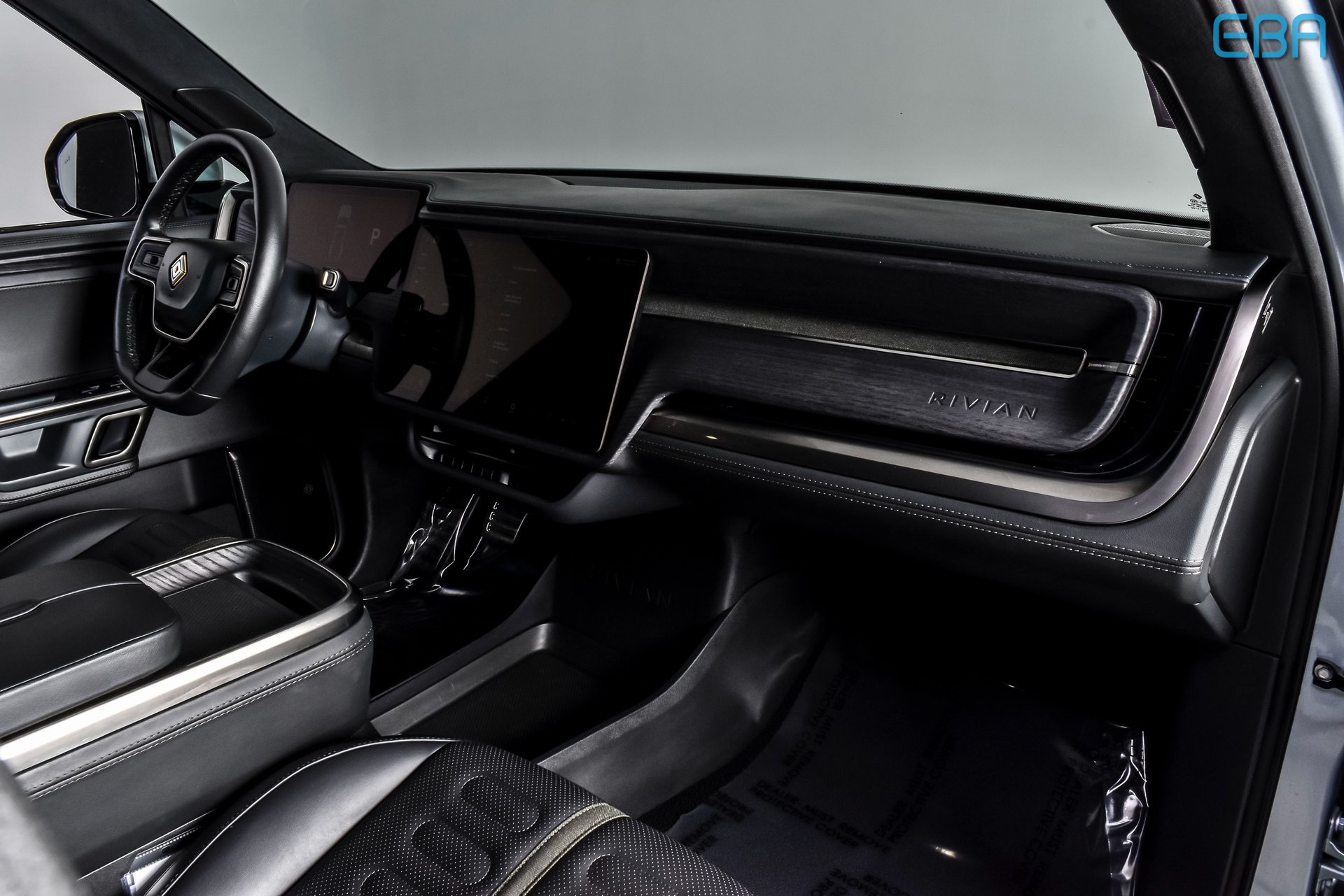 2024 Rivian R1T Adventure Image 17 of 29