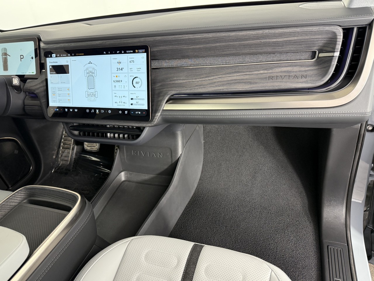 2024 Rivian R1T Adventure Image 10 of 21