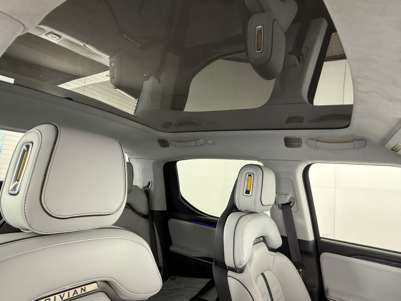 2024 Rivian R1T Adventure Image 19 of 21