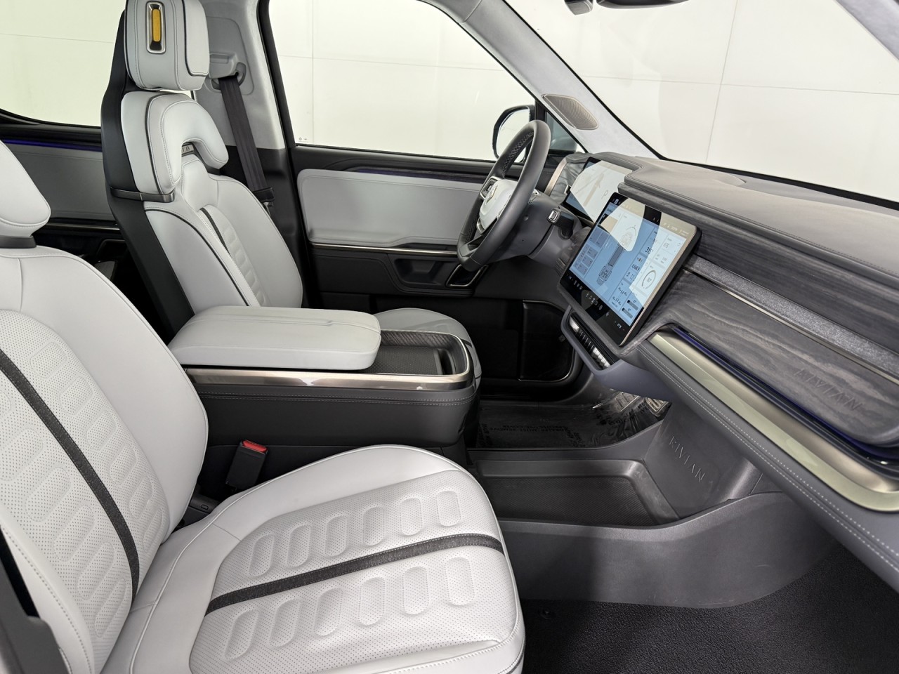 2024 Rivian R1T Adventure Image 16 of 21