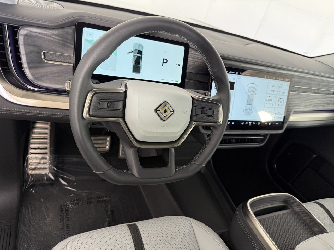 2024 Rivian R1T Adventure Image 9 of 21