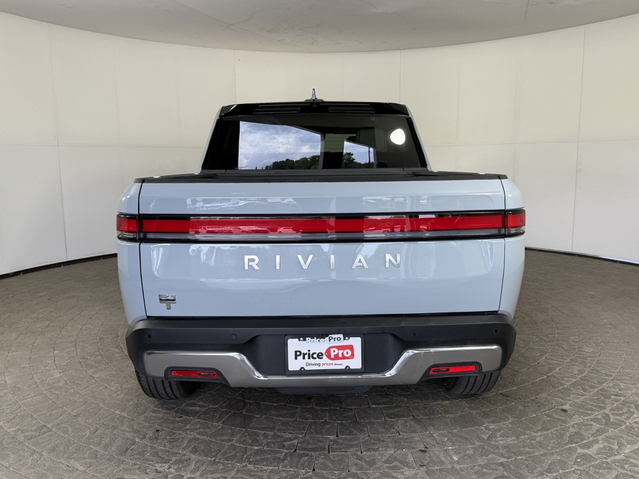 2024 Rivian R1T Adventure Image 5 of 21