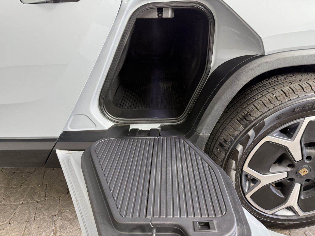 2024 Rivian R1T Adventure Image 20 of 21