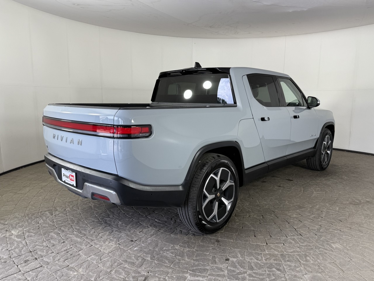 2024 Rivian R1T Adventure Image 4 of 21