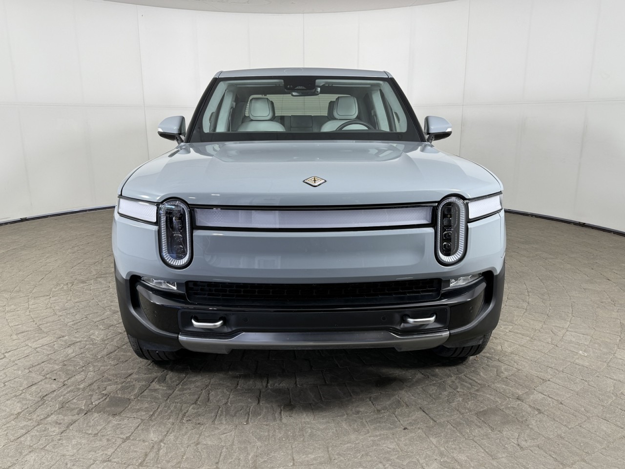 2024 Rivian R1T Adventure Image 2 of 21