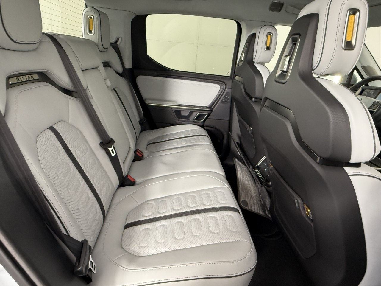 2024 Rivian R1T Adventure Image 8 of 21