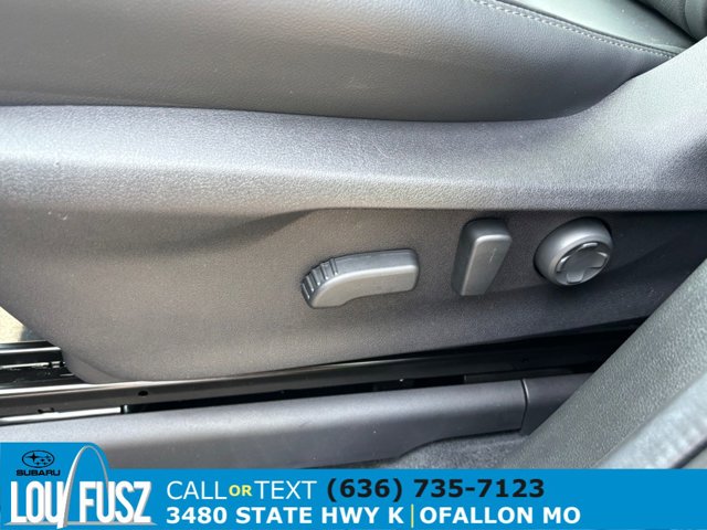 Vehicle image 21 of 32