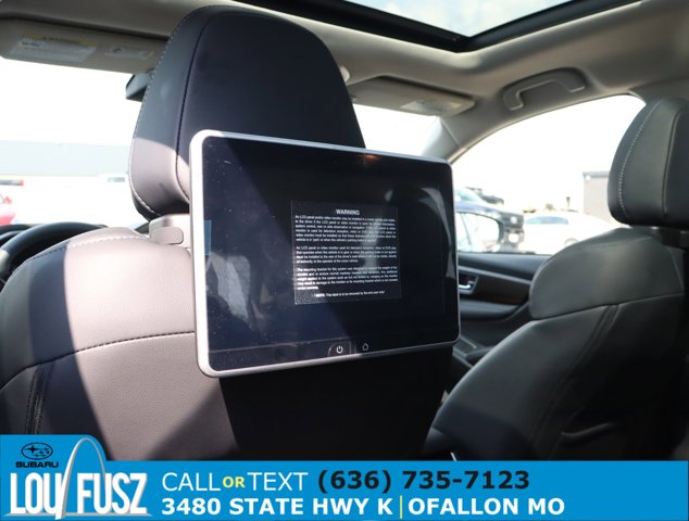 Vehicle image 25 of 32
