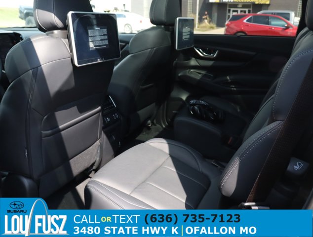 Vehicle image 24 of 32