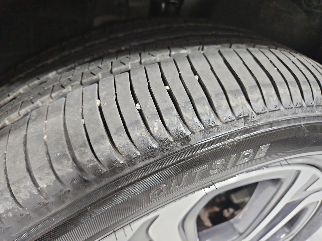 2024 Subaru Ascent Touring Image 11 of 31