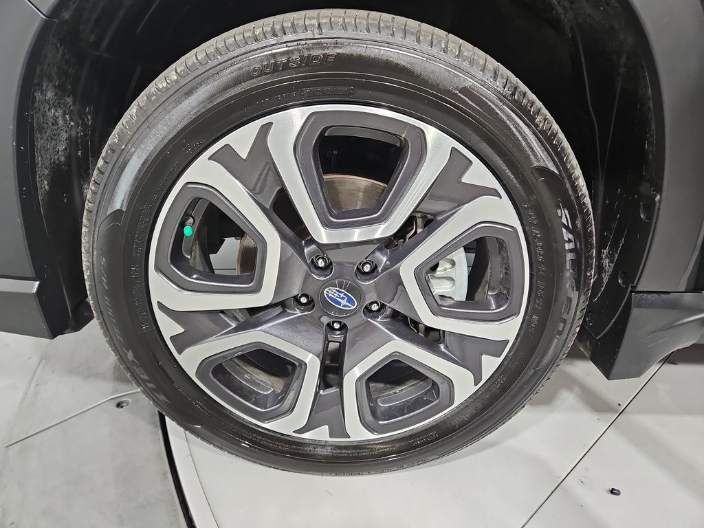 2024 Subaru Ascent Touring Image 10 of 31