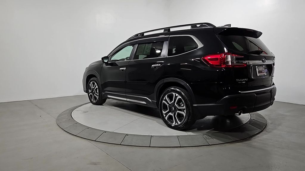 2024 Subaru Ascent Touring Image 7 of 31