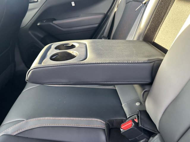 Vehicle image 32 of 37