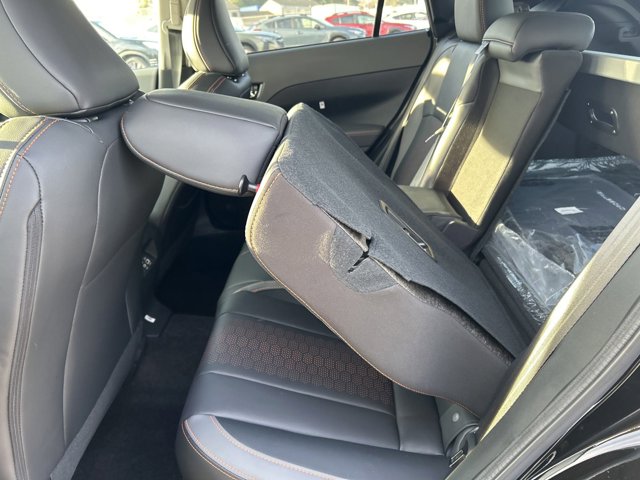 Vehicle image 33 of 37