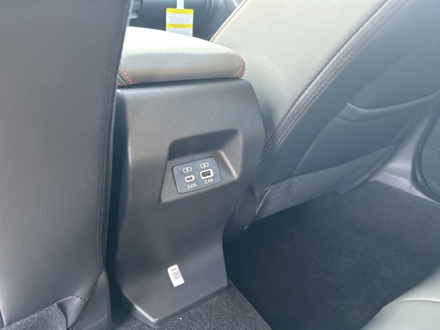 Vehicle image 31 of 37