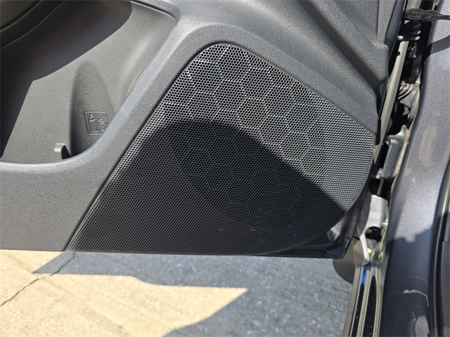 Vehicle image 22 of 28