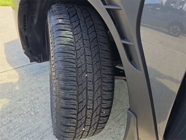 Vehicle image 7 of 28