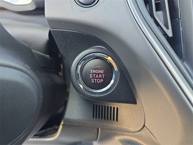 Vehicle image 23 of 28